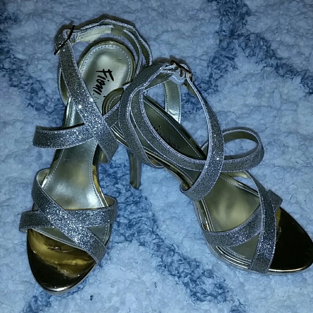 SOLD IN BUNDLE**Fiona Night Strappy Gold Sparkle Heels, EUC size 8