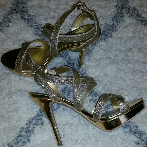SOLD IN BUNDLE**Fiona Night Strappy Gold Sparkle Heels, EUC size 8 - Picture 3 of 4