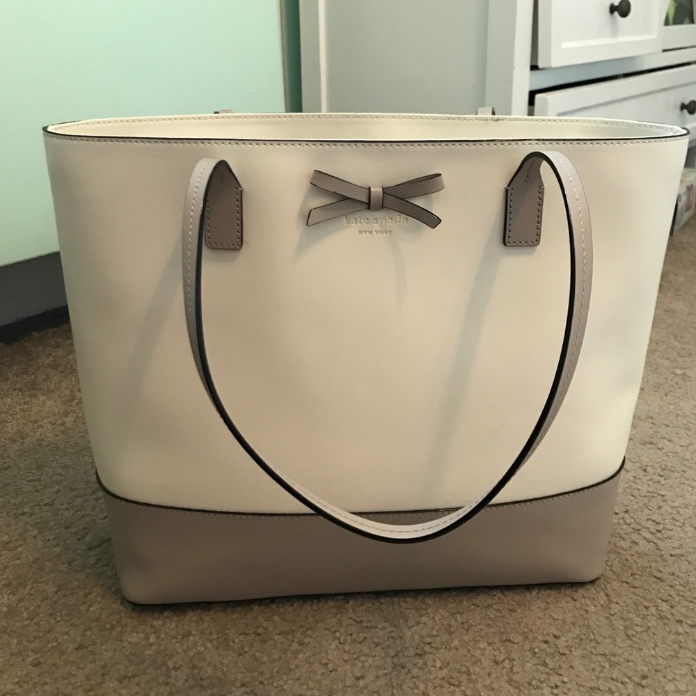 White and light grey Kate Spade shoulder bag