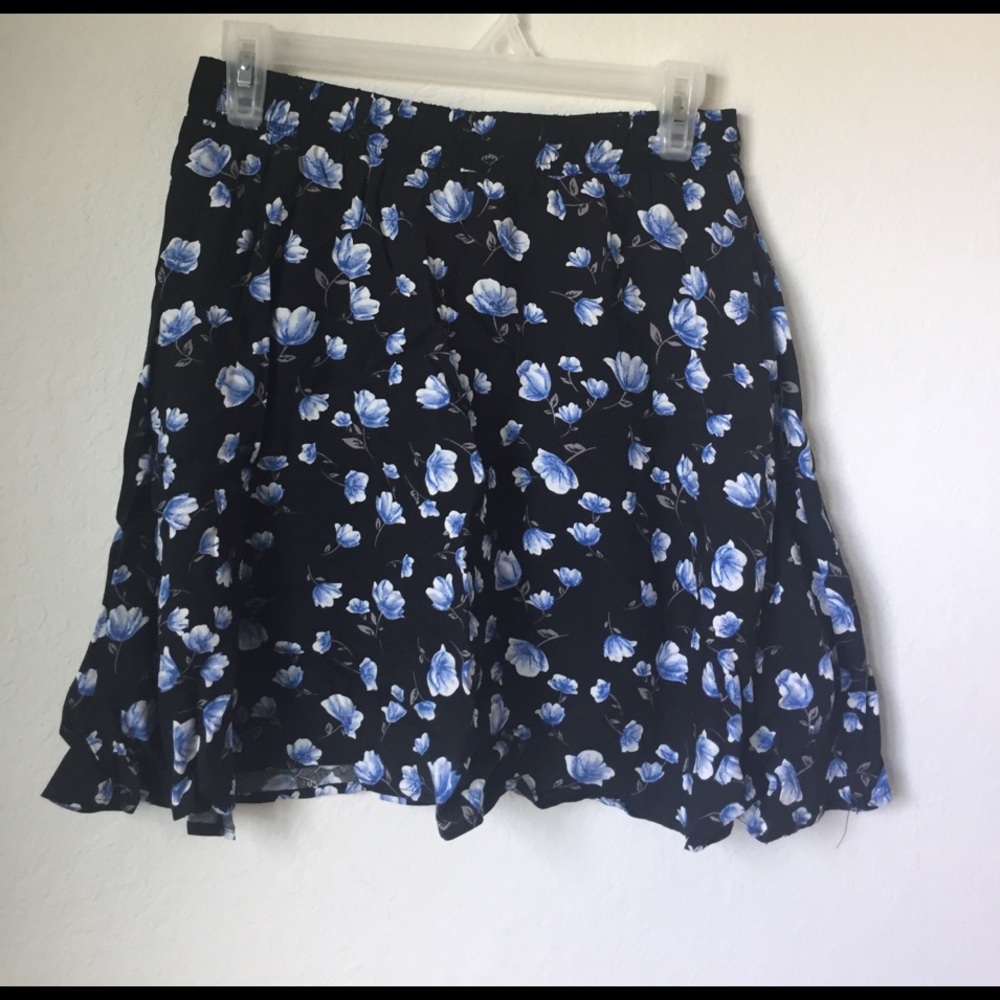Medium Forever 21 blue floral skirt