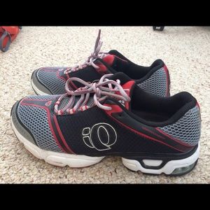 Pearl Izumi men's running shoes size 9.5