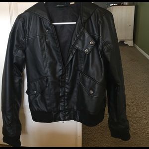 BLACK LEATHER JACKET