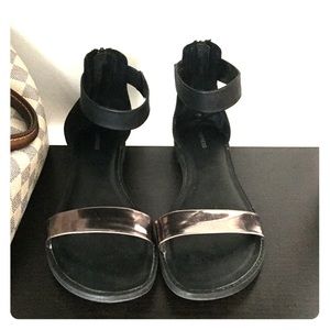 Minimal flat sandals