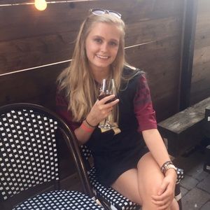 Meet your Posher, Lauren