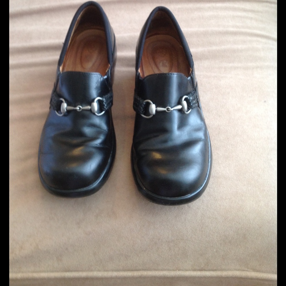 Shoes size 10B