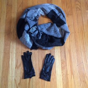 Womens Genuine Leather Gloves (size S) with Bow