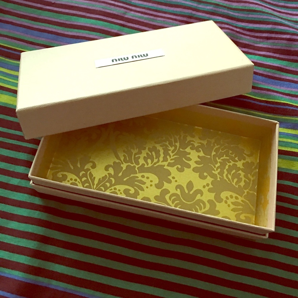 miu miu box