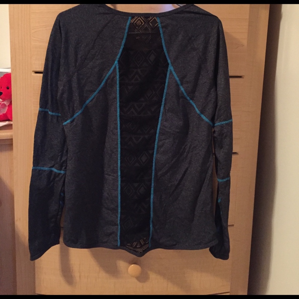 Athletic style shirt