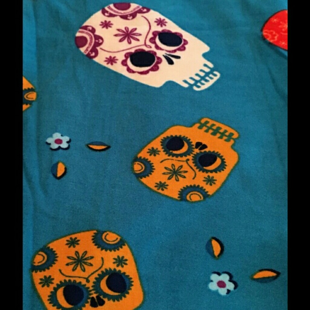 Lularoe Teal Sugar Skull leggings