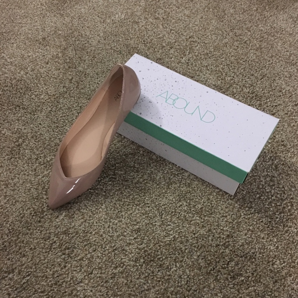 NIB Nude Pointy Toe Flats