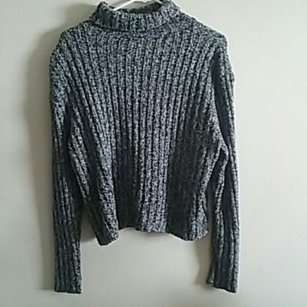 Crop turtle neck sweater
