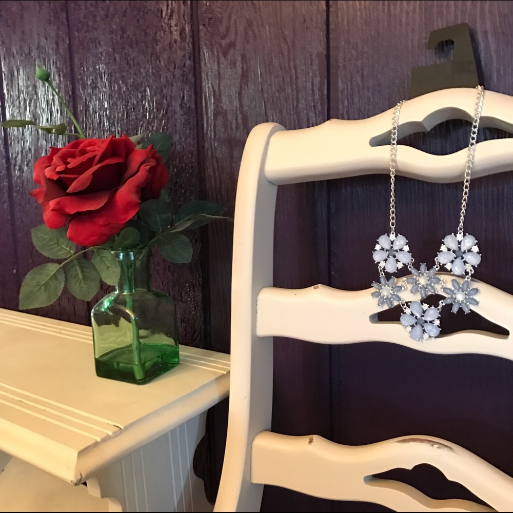 Blue flower fashion necklace