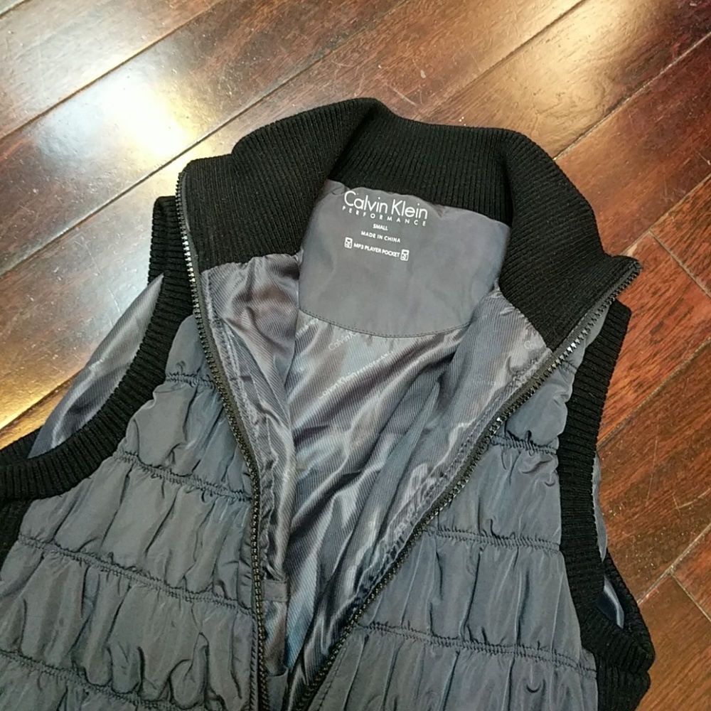 LAST CHANCE! Calvin Klein Performance Vest - Picture 3 of 5