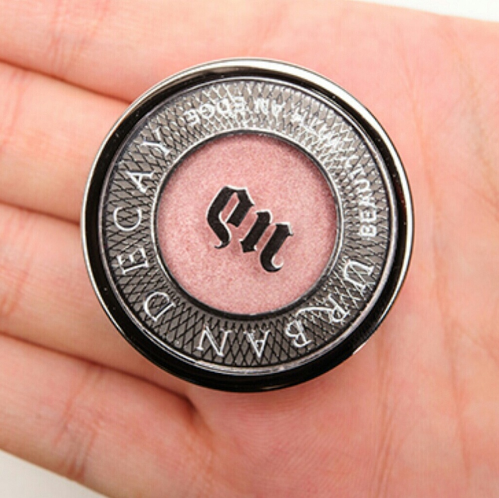 Urban decay single shadow