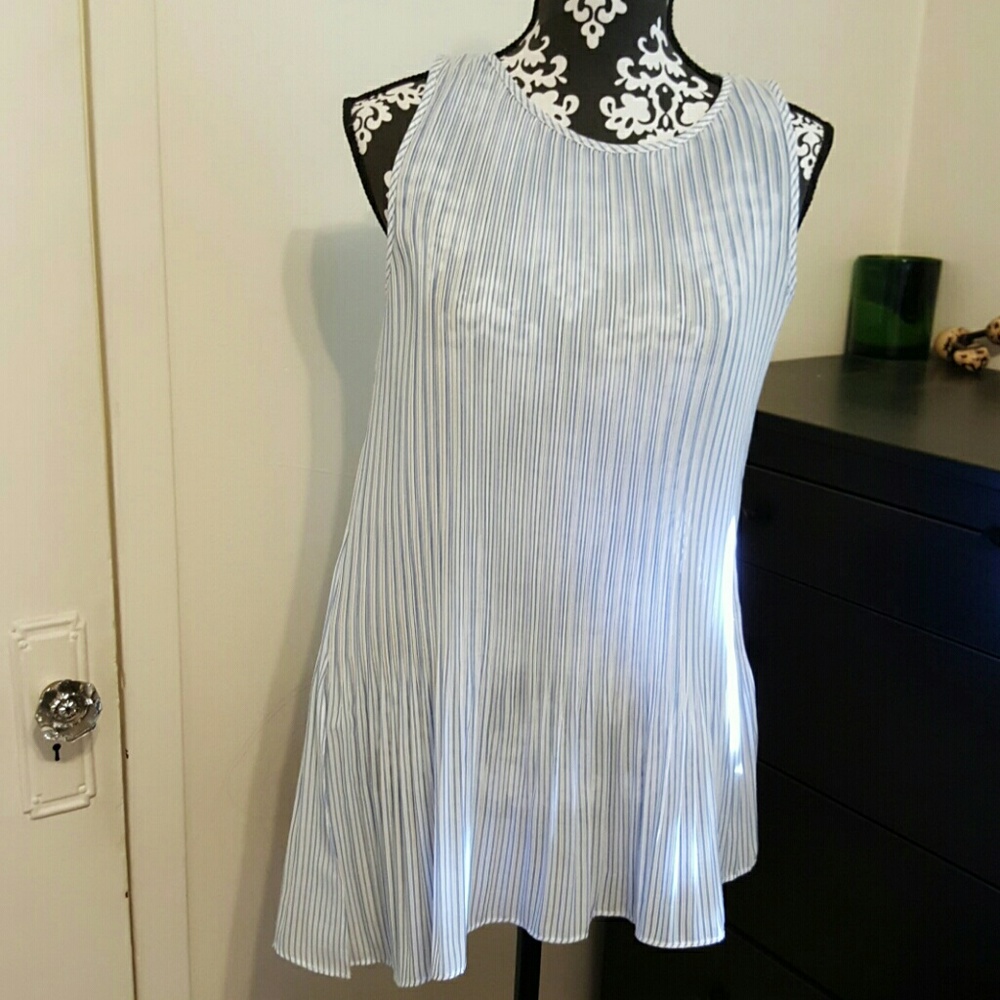 Beautiful BCBGENERATION long top