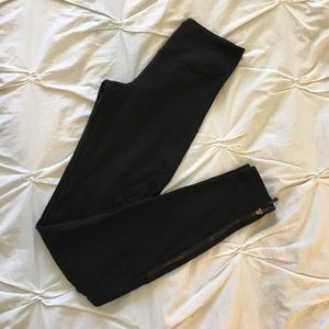 Lululemon black leggings w. ankle zip