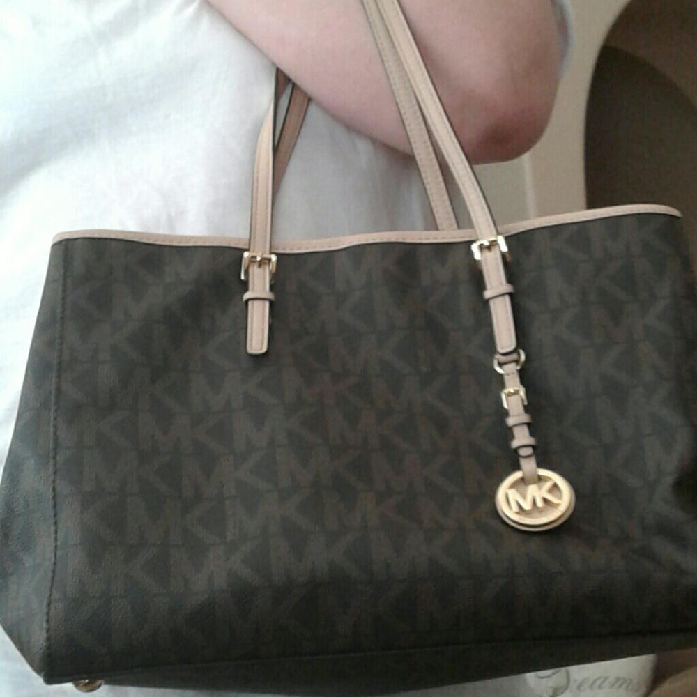 Michael Kors tote for chicny