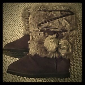 Brown fury size 7 winter boots