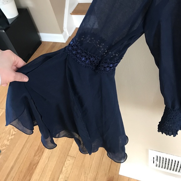 Blouse. Arden B - Picture 3 of 3