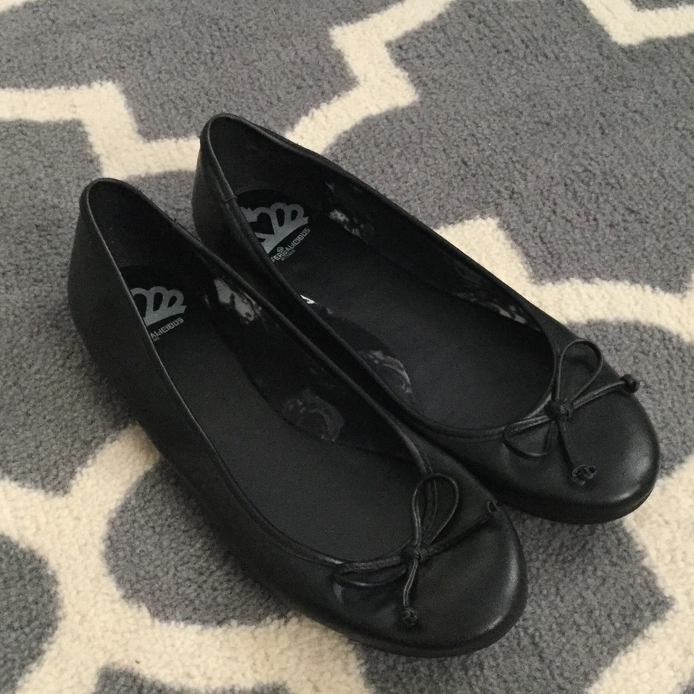 Fergalicious- Black Ballet Flats- Women's 8