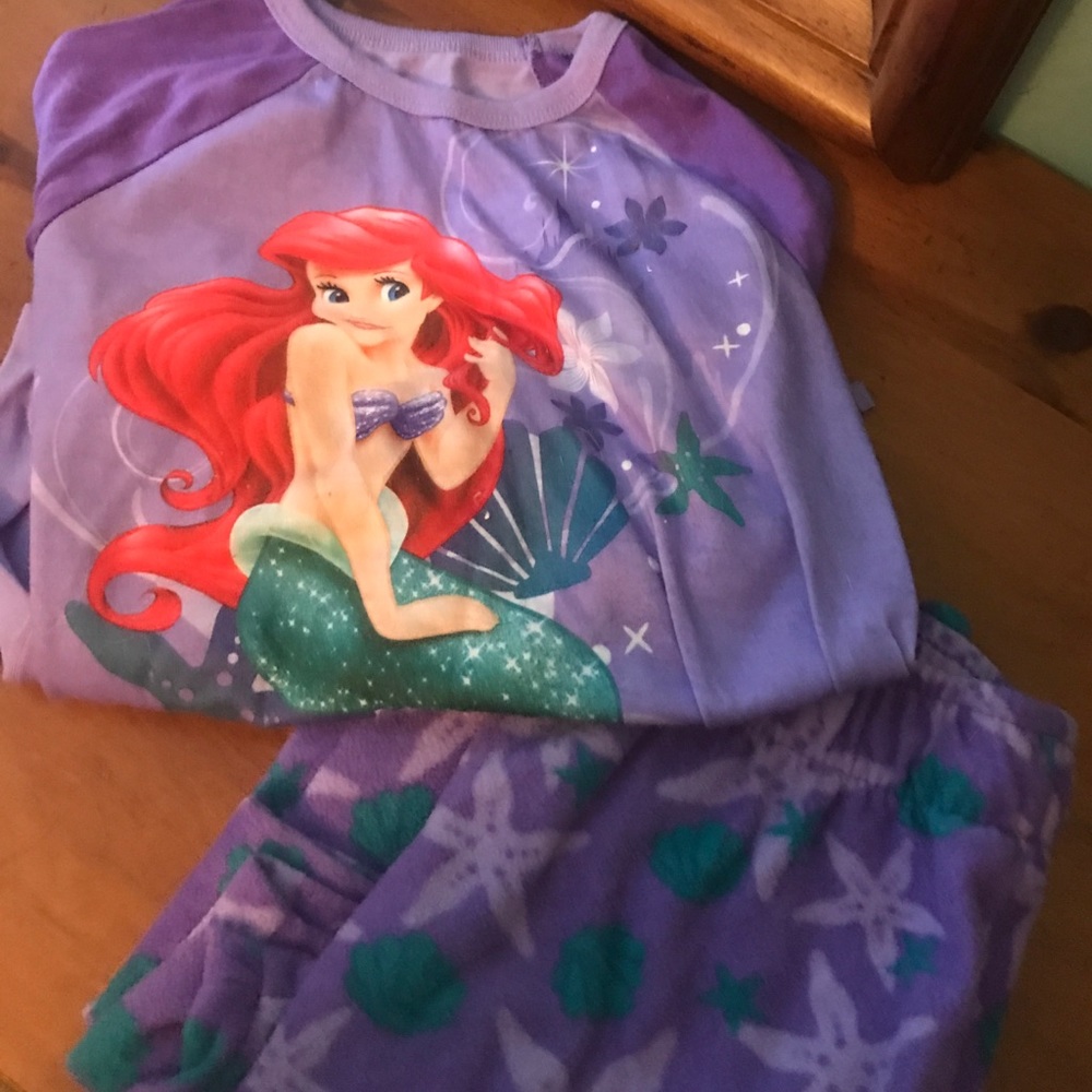 Little mermaid pjs!