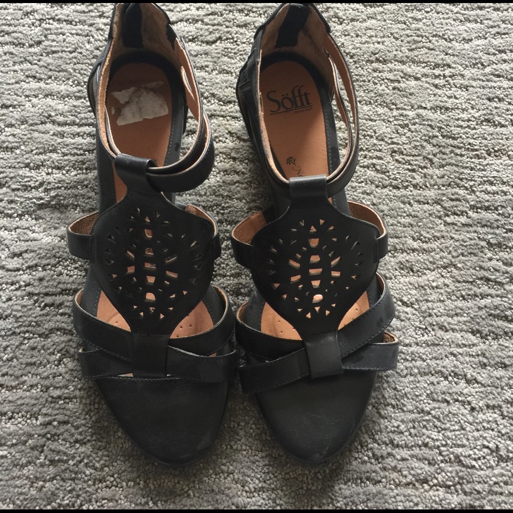 Sofft black gladiator sandals