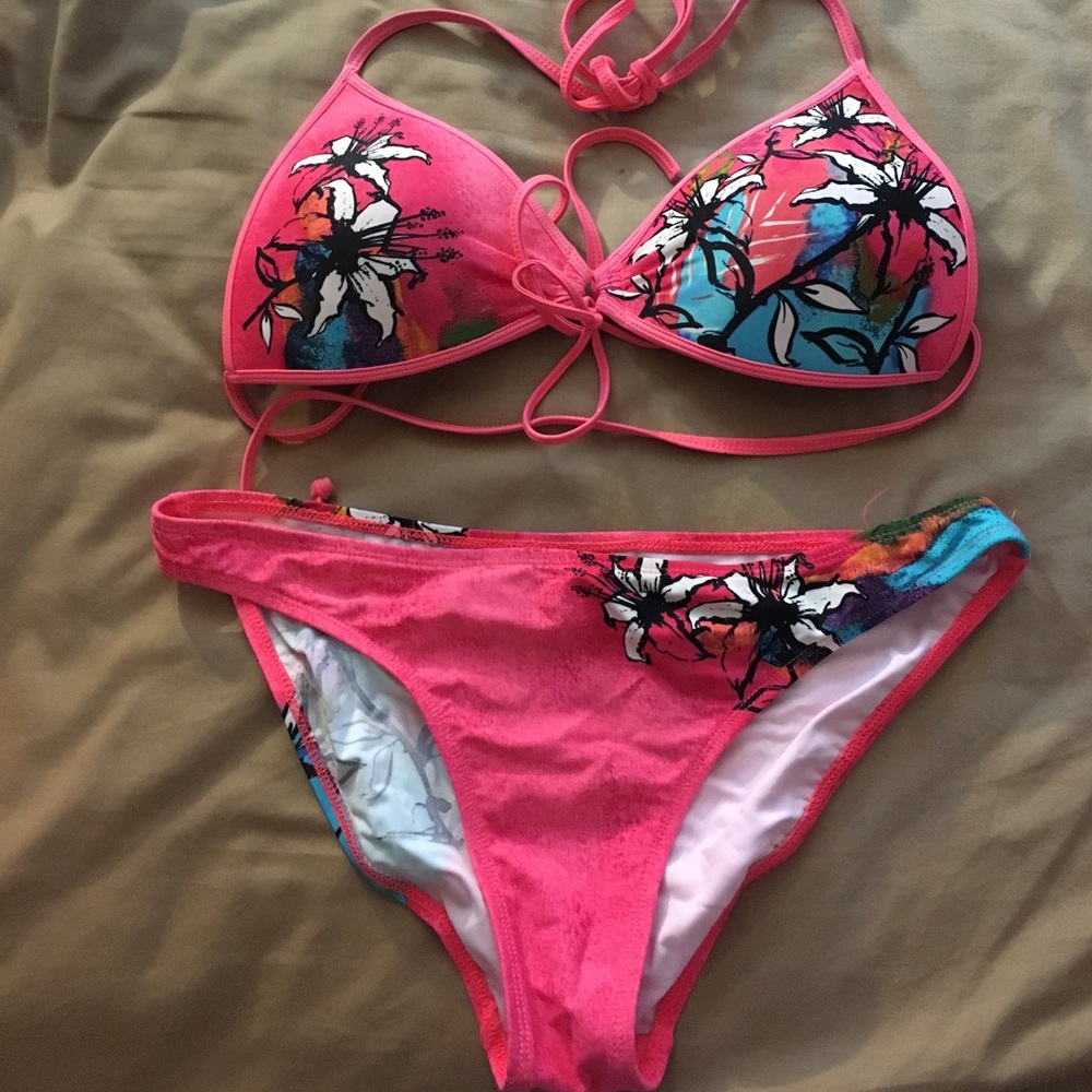 Brand new bikini but with no tags