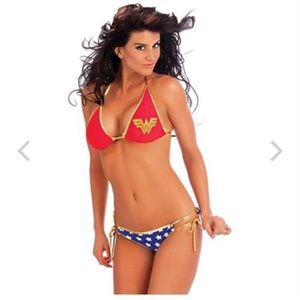 NWOT Wonder Woman bikini 👙