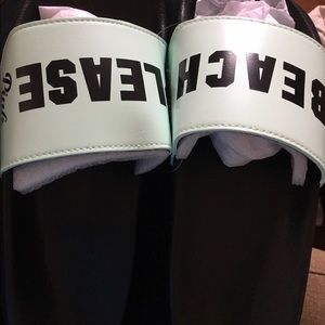 VS Pink beach please slides size L 9/10