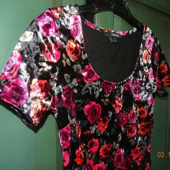 Forever 21 Floral Velvet Crop Top - Picture 3 of 3