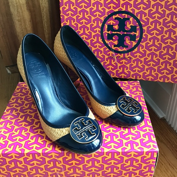 SOLD! TORY BURCH Straw Patent Leather Heels - Picture 2 of 8