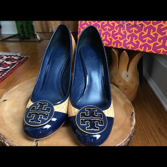 SOLD! TORY BURCH Straw Patent Leather Heels - Picture 6 of 8