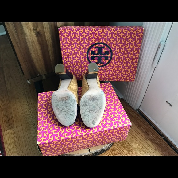 SOLD! TORY BURCH Straw Patent Leather Heels - Picture 7 of 8