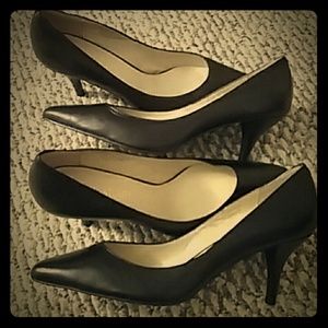 NEW Dark brown and black size 7 pumps
