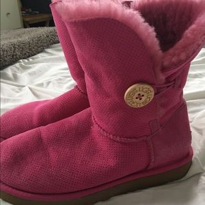 Bright pink Size 7 like new uggs