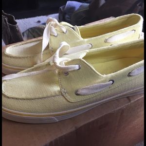 Low Yellow Sperry's