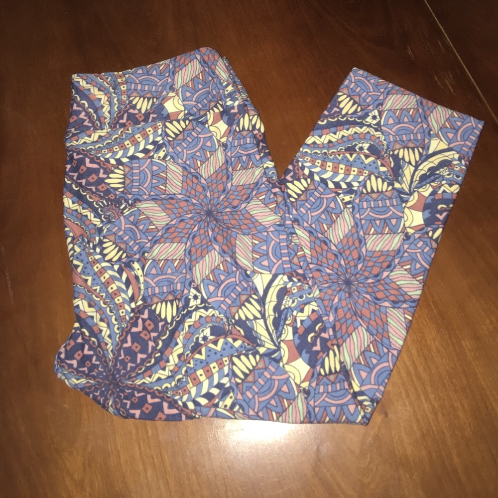 BNWT OS leggings by lularoe