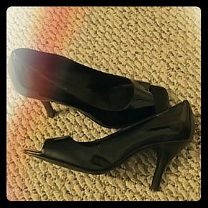 Black size 7 1/2 3 inch open toe pumps