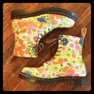 Dr. Martens - Pascal - Vintage Daisy Boots