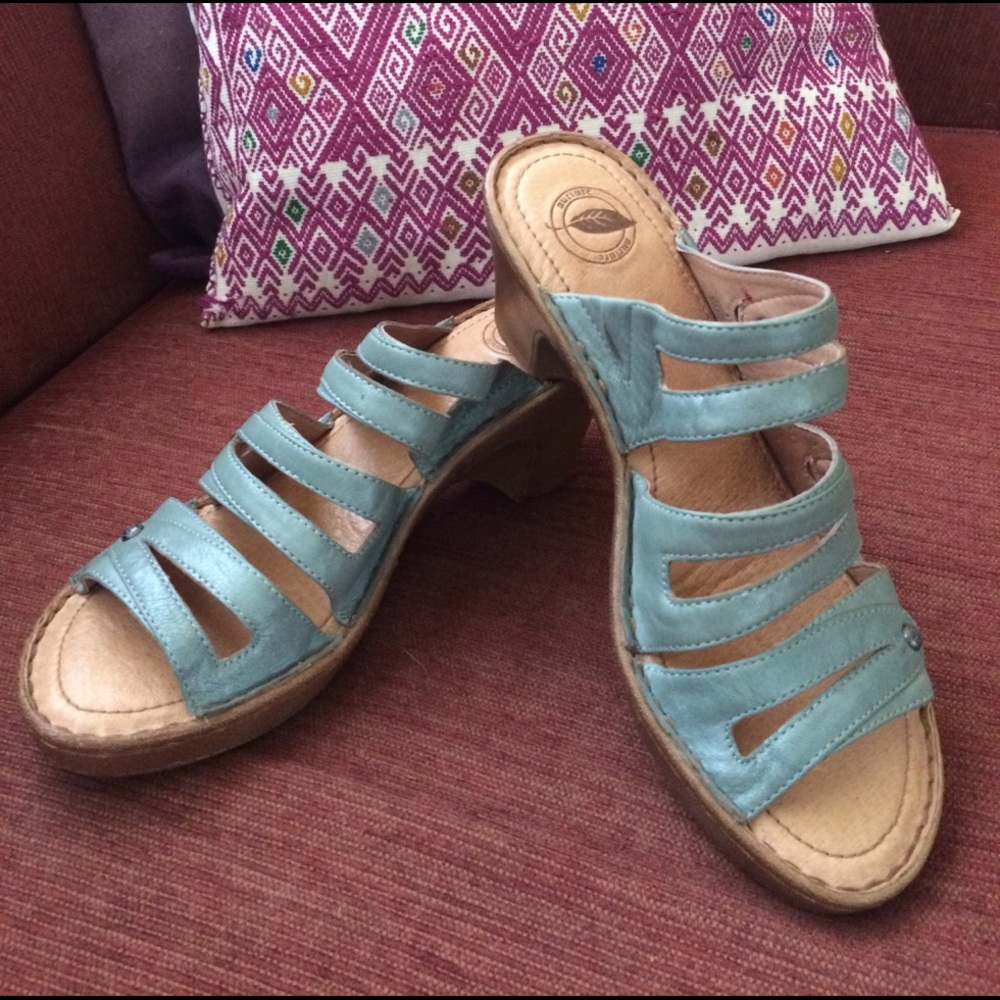 Slate blue leather Nurture sandals. Size 8.5