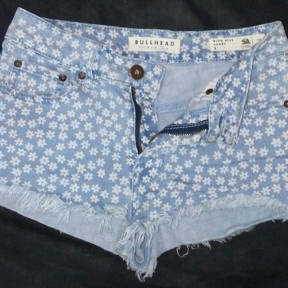 Bullhead blue and white paisley high rise shorts! - Picture 1 of 3