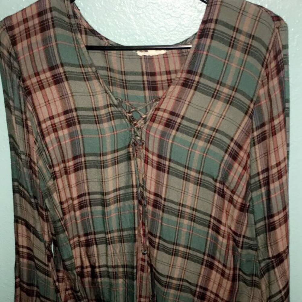 Very cute butterfly sleeve shirt!