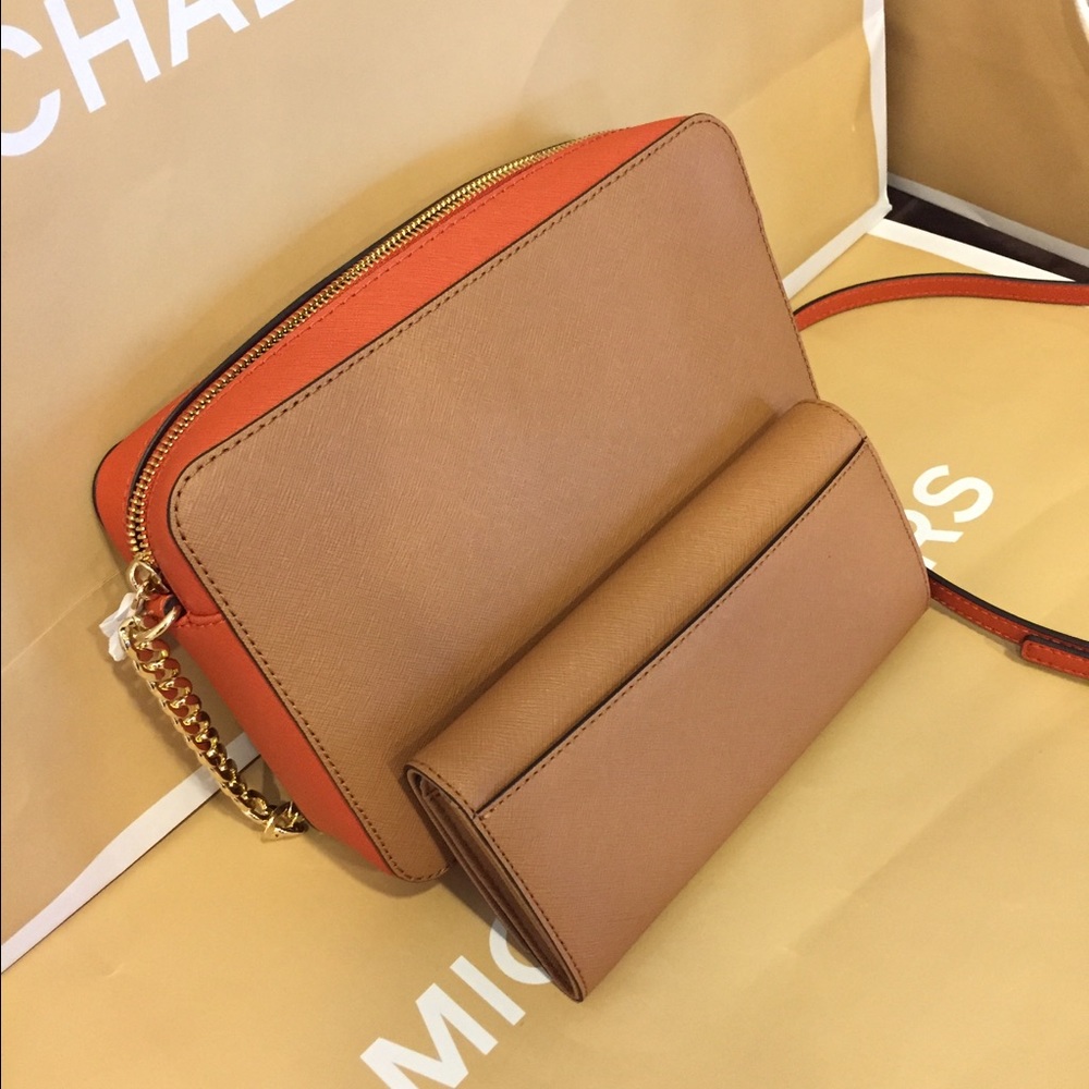 💐👜Michael Kors Jet Set Travel LG EW + Wallet👑💖 - Picture 3 of 8