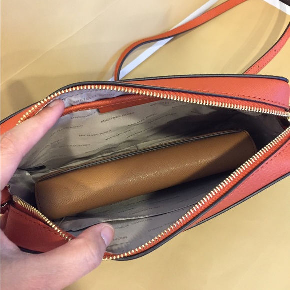 💐👜Michael Kors Jet Set Travel LG EW + Wallet👑💖 - Picture 4 of 8