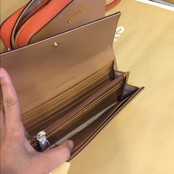 💐👜Michael Kors Jet Set Travel LG EW + Wallet👑💖 - Picture 7 of 8