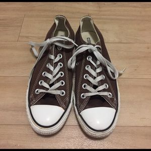 Women's size 7 brown low top converse