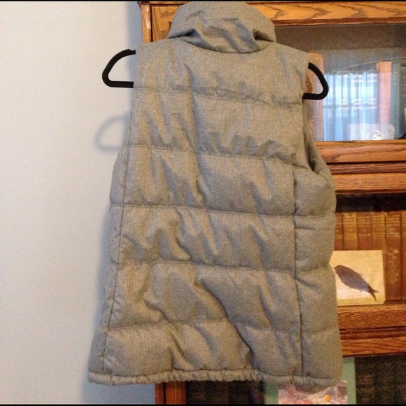 Old navy puffer vest - Picture 2 of 2