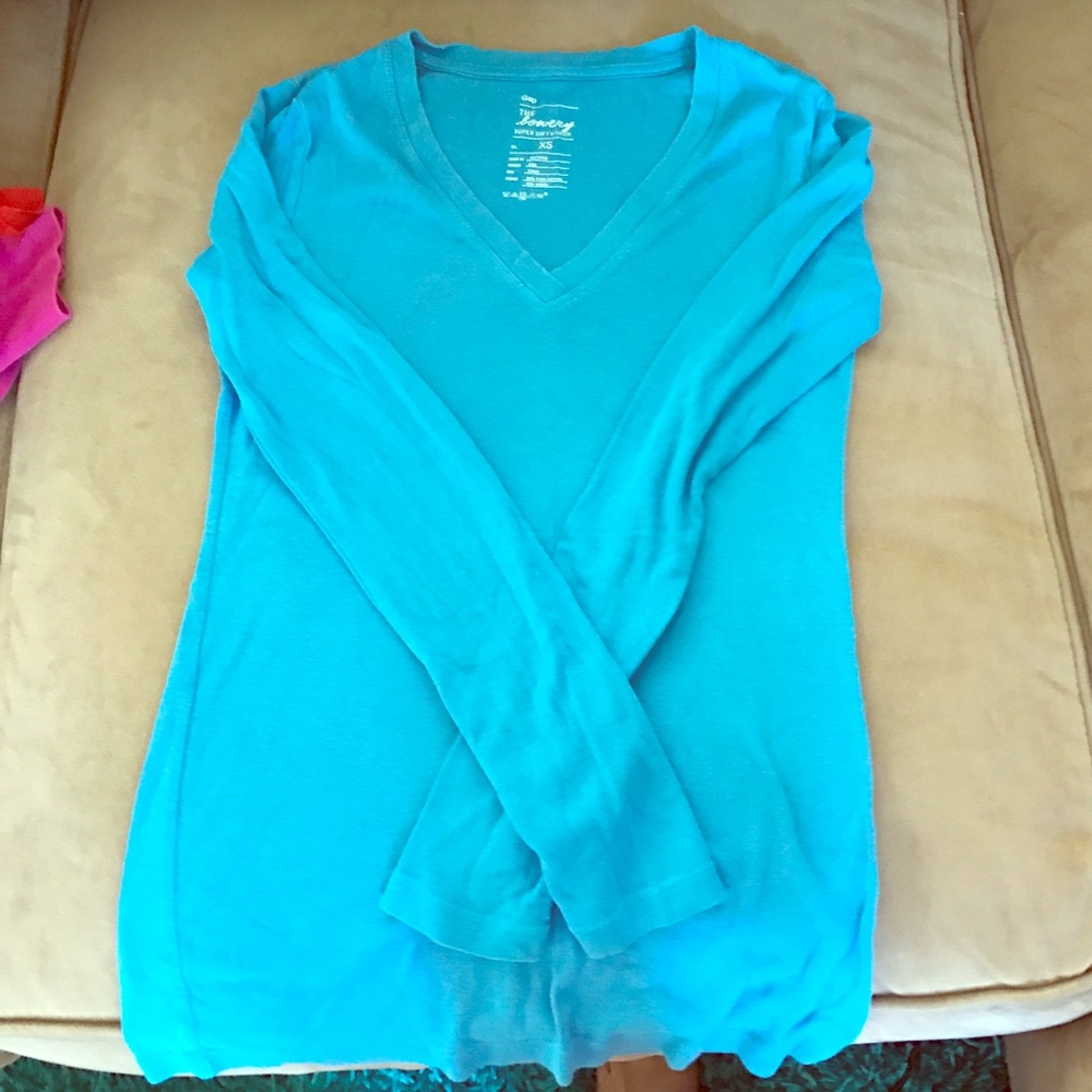 Blue Gap super soft vneck long sleeve tee