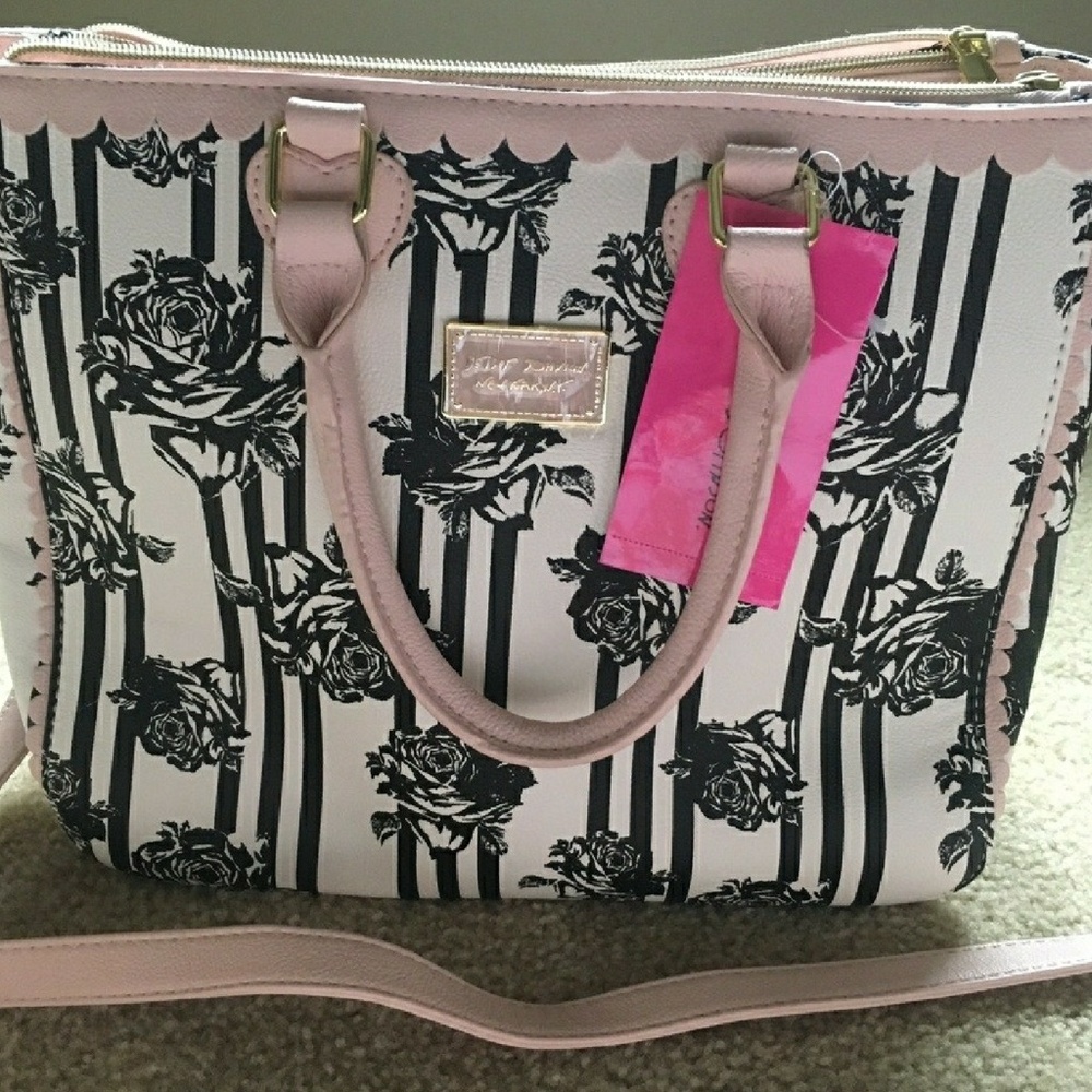 Rose purse with pink detail