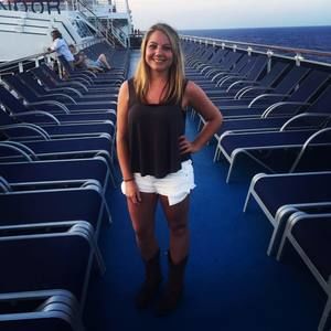 Meet your Posher, Caitlin